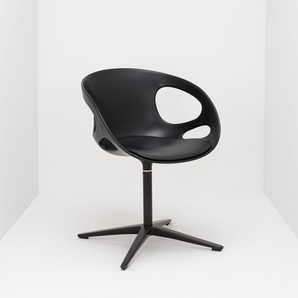 Sitzschale: Kunststoff, Sitzschale: Sitzpolster Leder, Gestell: Metall, Gestell: Aluminium, Gestell: schwarz, Gestell: lackiert